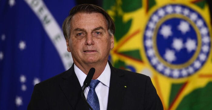 O-presidente-Jair-Bolsonaro-durante-cerimonia-de-assinatura-de-acordo-com-os-EUA-para-participar-do-Programa-Lunar-Nasa-Artemis.-e1708004487884